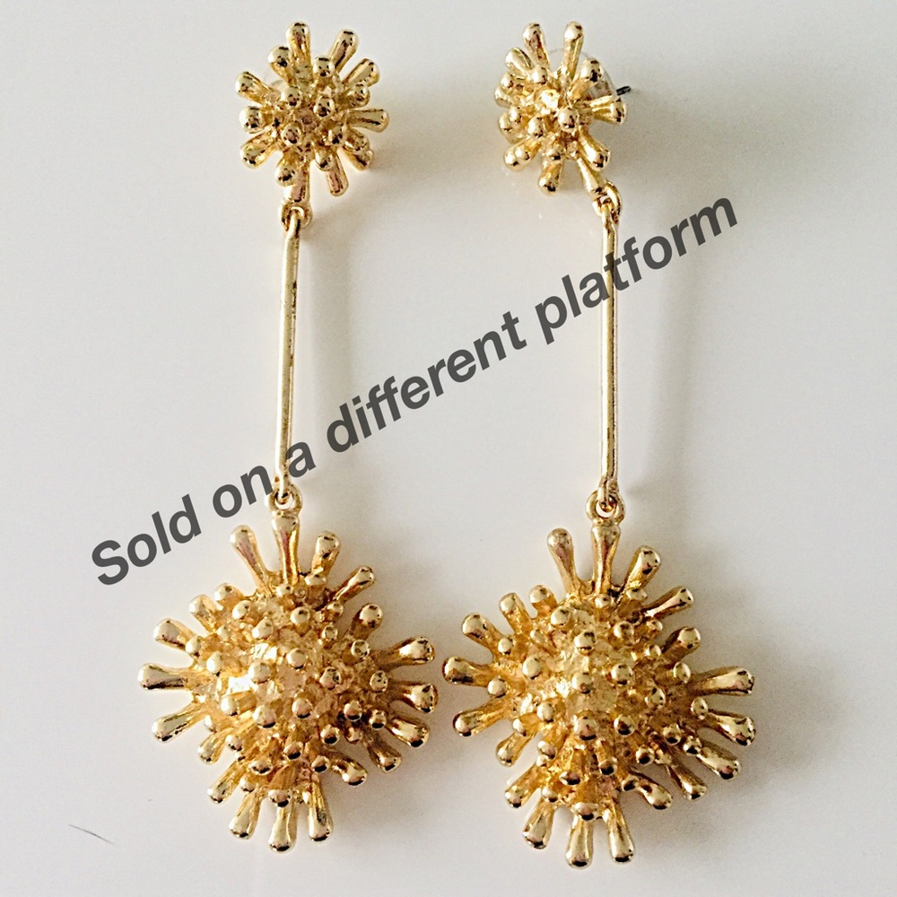 *SOLD ON ANOTHER PLATFORM* NWOT SUNBURST COSTUME DANGLE EARRINGS